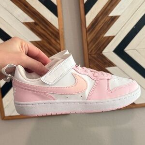 Nike Kids Sneakers in Pink and White
